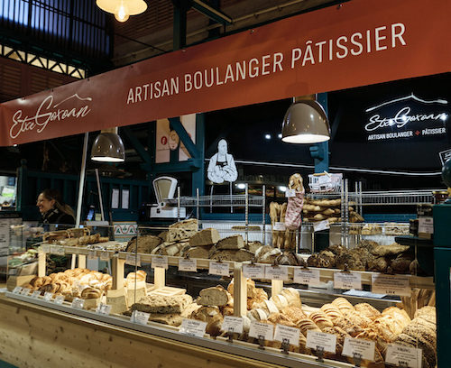 Stand des Halles de Saint-Jean-de-Luz.